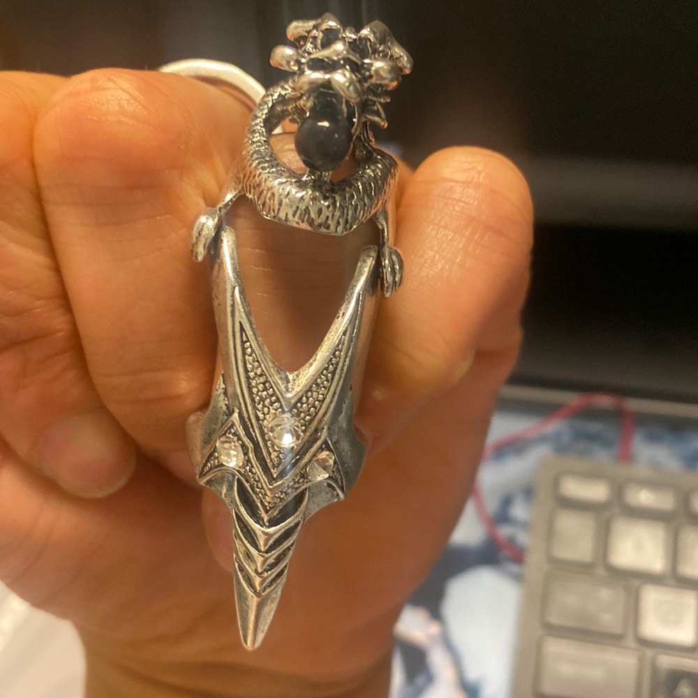 Dragon skull jointed dagger ring
